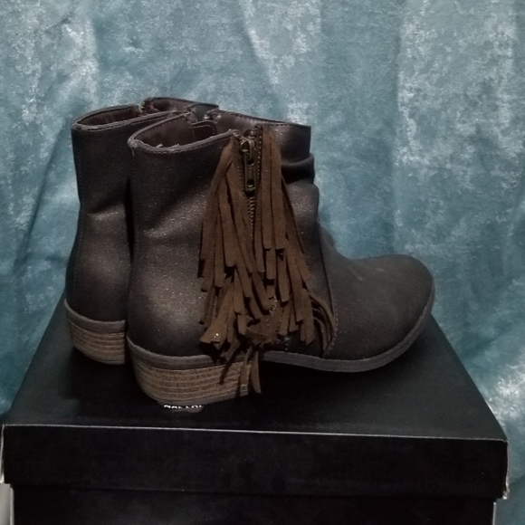 Boots - Picture 3 of 6